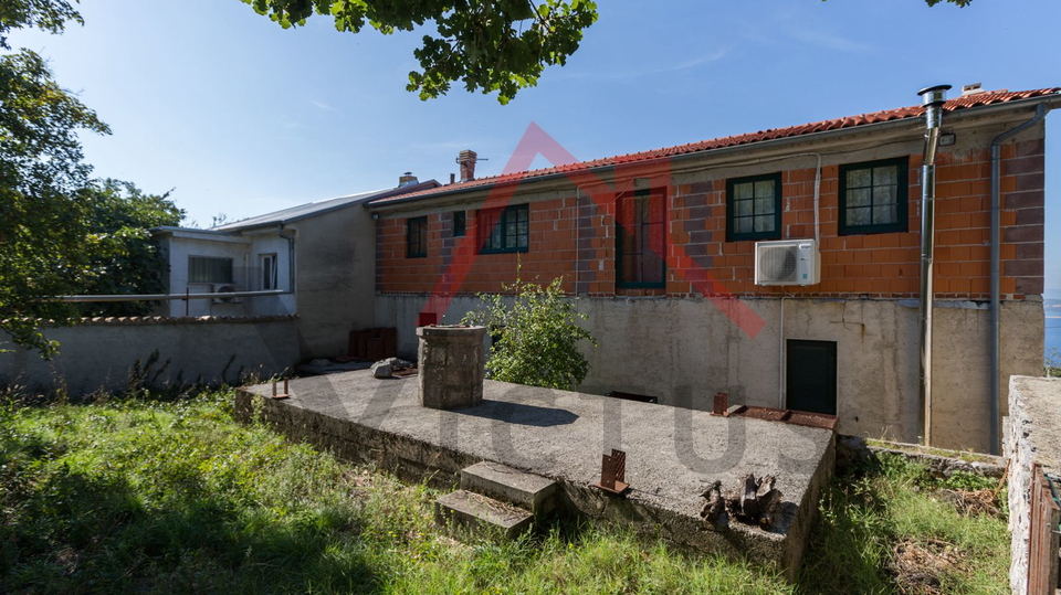 CRIKVENICA - Stone house with yard and garage