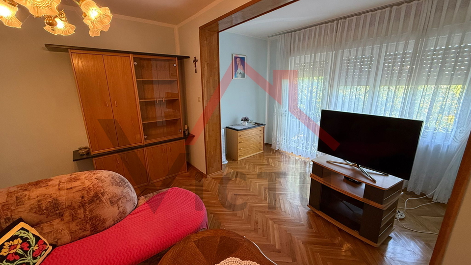 CRIKVENICA - Ground floor apartment with garden