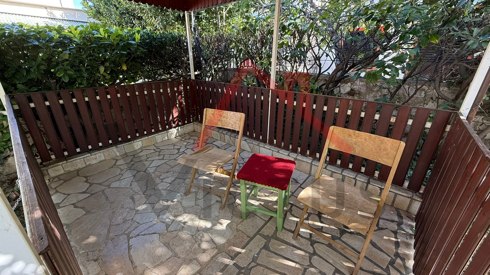 CRIKVENICA - Ground floor apartment with garden