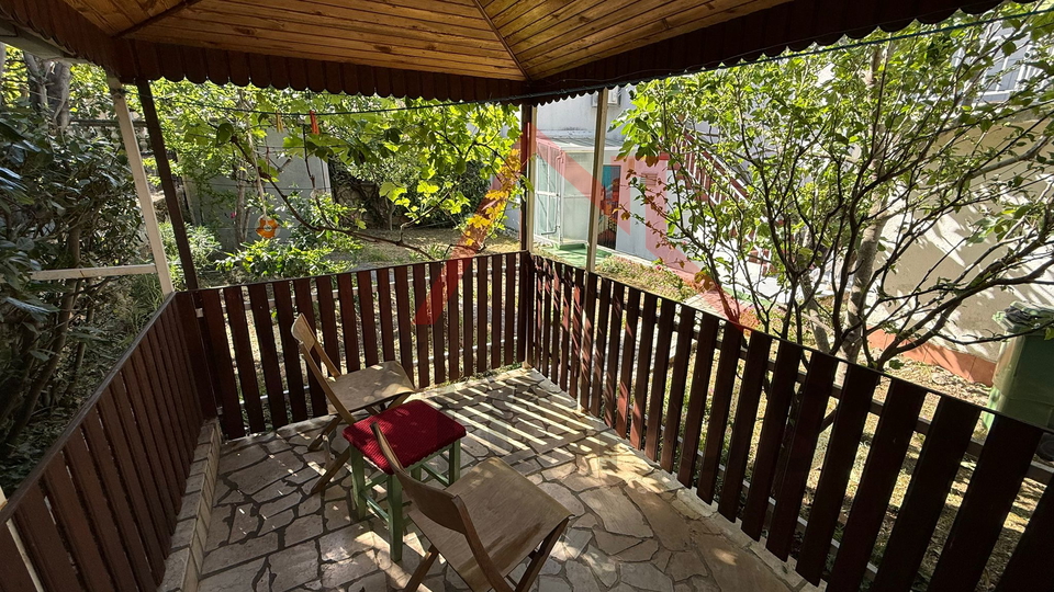 CRIKVENICA - Ground floor apartment with garden