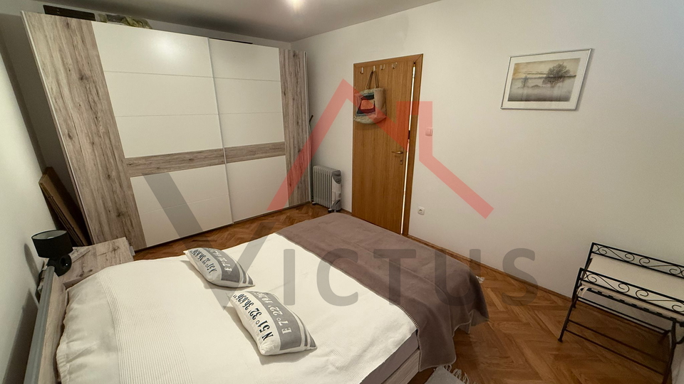CRIKVENICA - 2 stana na odli&ccaron;noj lokaciji s oku&cacute;nicom