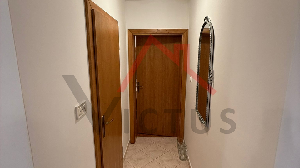 CRIKVENICA - 2 stana na odli&ccaron;noj lokaciji s oku&cacute;nicom