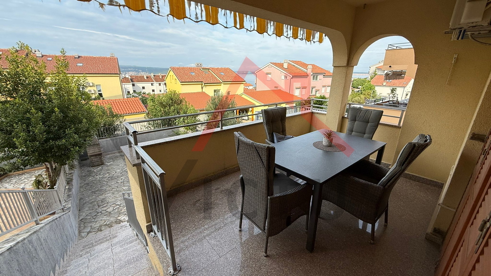 CRIKVENICA - 2 stana na odli&ccaron;noj lokaciji s oku&cacute;nicom