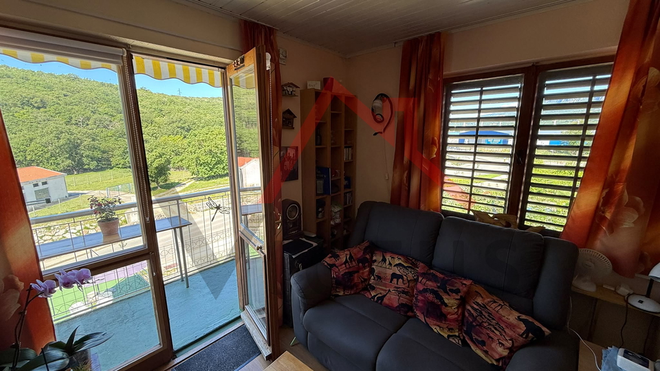 NOVI VINODOLSKI - House with 3 separate apartments and garage