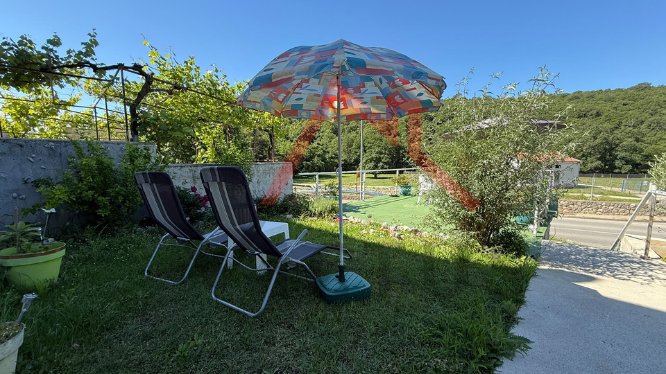 NOVI VINODOLSKI - House with 3 separate apartments and garage