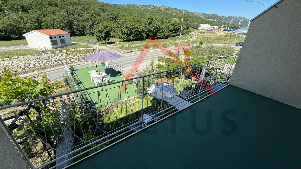 NOVI VINODOLSKI - House with 3 separate apartments and garage