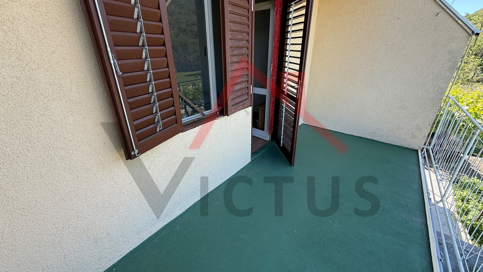 NOVI VINODOLSKI - House with 3 separate apartments and garage