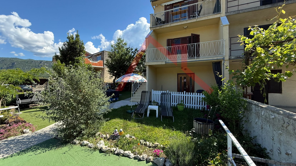 NOVI VINODOLSKI - House with 3 separate apartments and garage