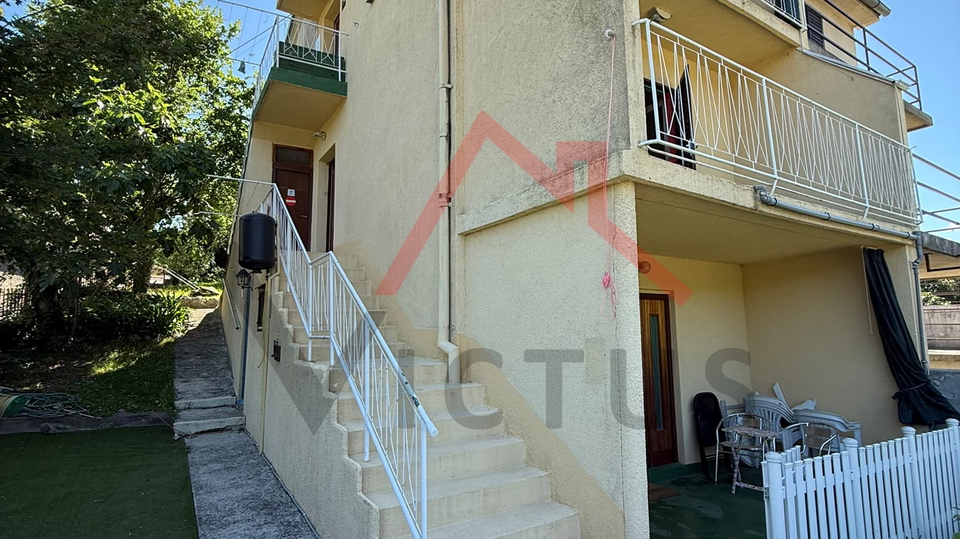 NOVI VINODOLSKI - House with 3 separate apartments and garage
