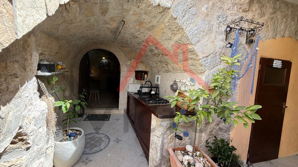 TRIBALJ - Stone House