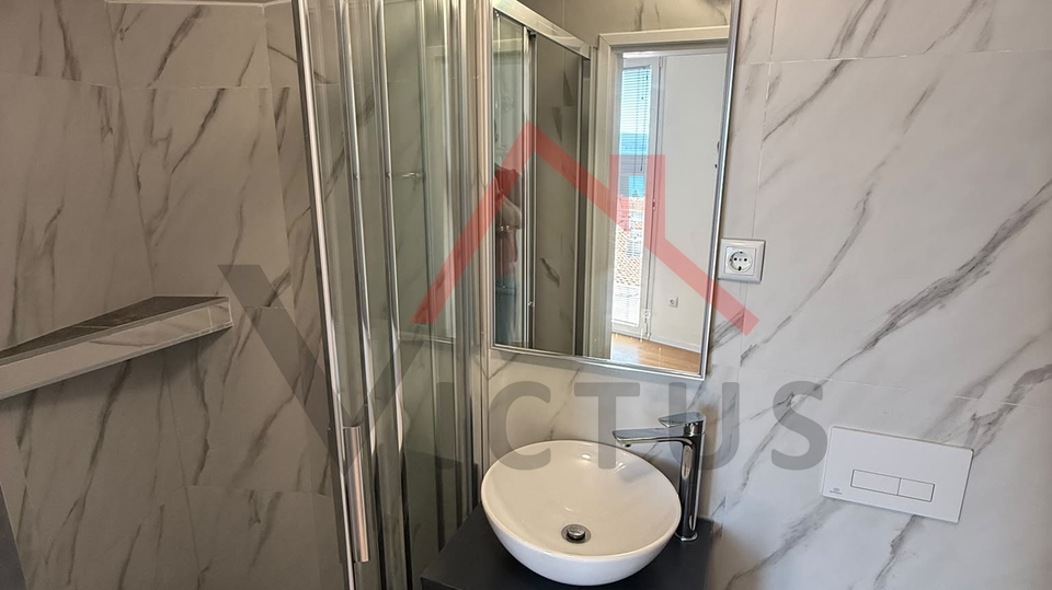 CRIKVENICA - Manji stan u centru s pogledom na more&comma; 31 m2