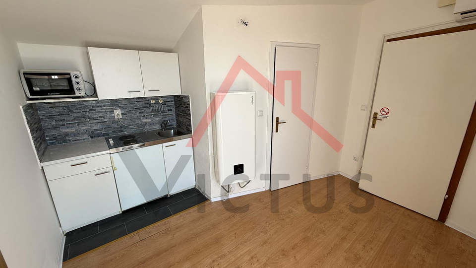 CRIKVENICA - Manji stan u centru s pogledom na more&comma; 31 m2