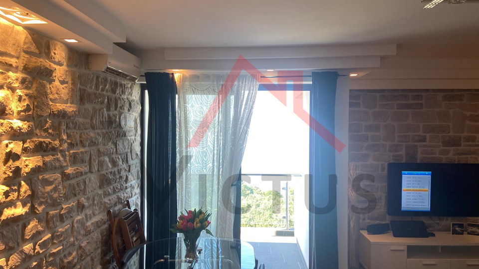 CRIKVENICA - Adaptirana garsonijera&comma; 200 m od mora&comma; 35 m2
