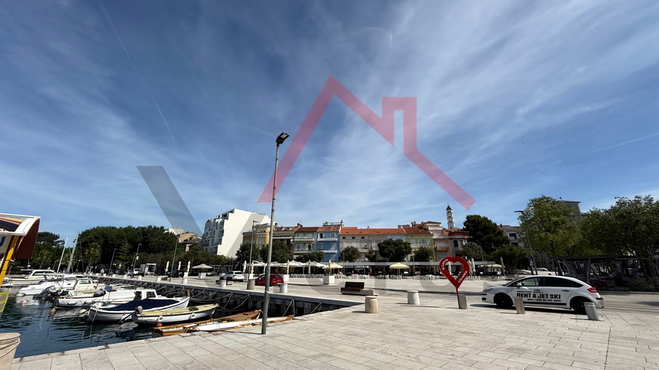 CRIKVENICA - 2S&plus;DB&comma; stan u prvom redu do mora&comma; 41 m2