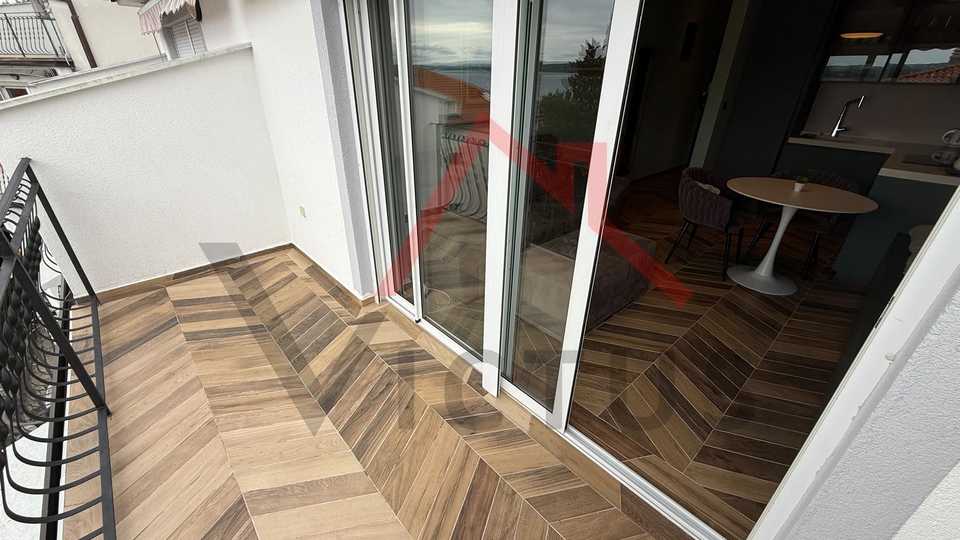 CRIKVENICA - 1S&plus;DB&comma; 2&period; red od mora&comma; 37 m2