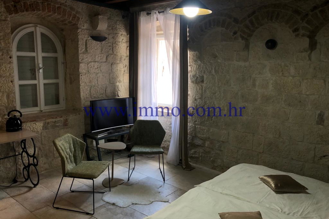 EXCLUSIVE! ANCIENT STONE HOUSE IN THE HEART OF DIOCLETIAN'S PALACE