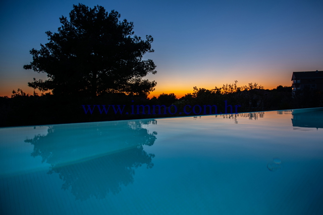 BEAUTIFUL VILLA NEAR PULA