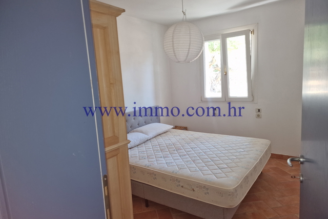 ARHIPELAG KORNATI. KUĆA U PRVOM REDU DO MORA