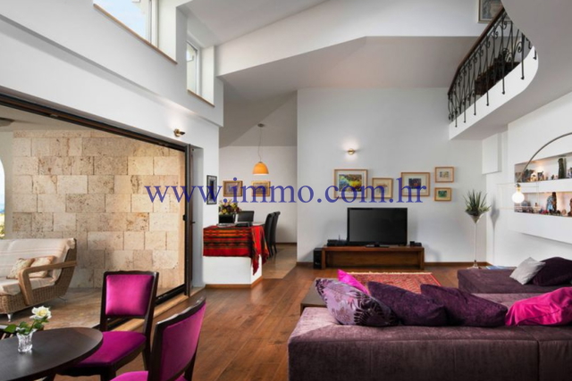 Casa, 690 m2, Vendita, Trogir