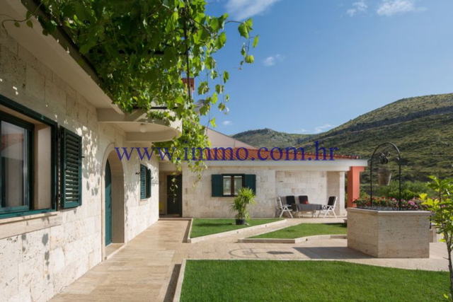 Casa, 690 m2, Vendita, Trogir