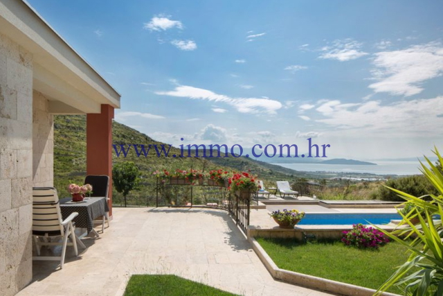 LUXURY PROPERTY WITH PANORAMIC SEA VIEW