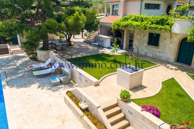 Casa, 690 m2, Vendita, Trogir