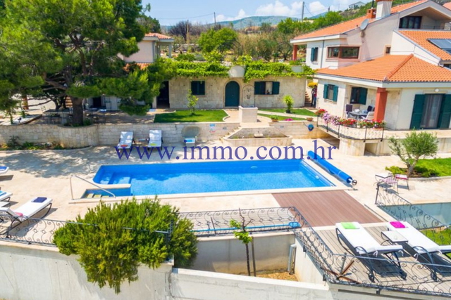 Casa, 690 m2, Vendita, Trogir