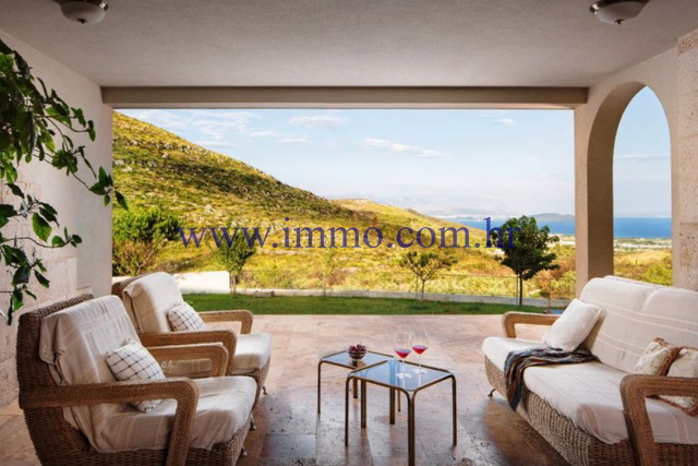 LUXURY PROPERTY WITH PANORAMIC SEA VIEW