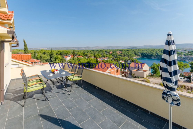 BRAČ, APARTMENT HOUSE WITH SEA VIEW