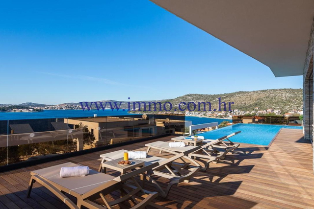 BEAUTIFUL LUXURY VILLA WITH SEA VIEW NEAR ROGOZNICA