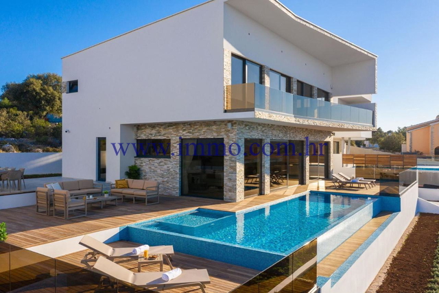 BEAUTIFUL LUXURY VILLA WITH SEA VIEW NEAR ROGOZNICA