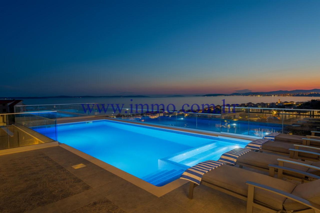 MODERENE VILLA MIT POOL IN DER NAHE VON SPLIT