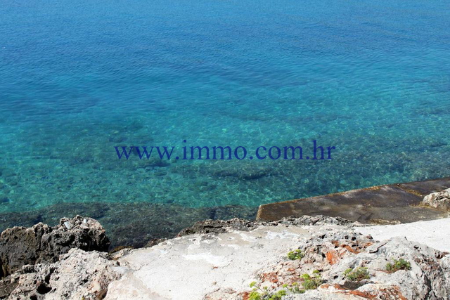 УНИКАЛЬНЫЙ УЧАСТОК В ПЕРВОЙ ЛИНИИ ОТ МОРЯ