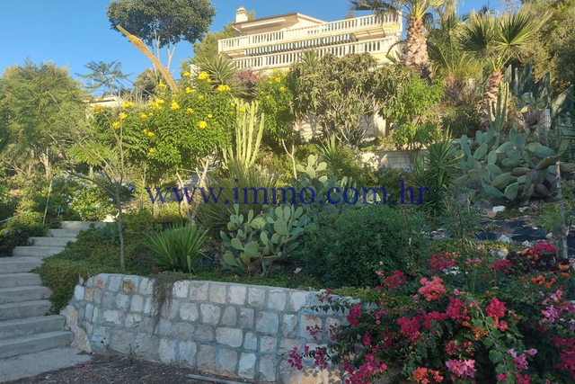 VILLA ON TOP LOCATION WITH SEA VIEW