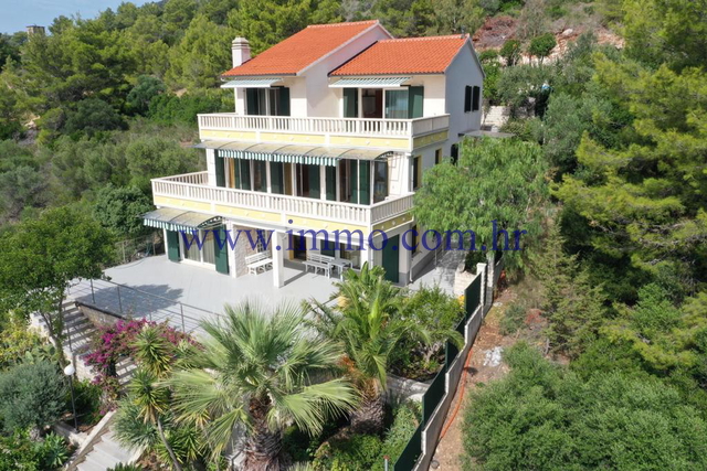 VILLA ON TOP LOCATION WITH SEA VIEW