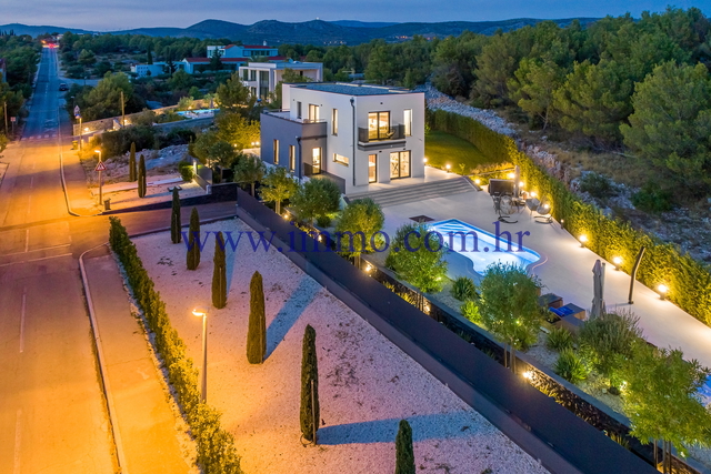 Casa, 380 m2, Vendita, Šibenik