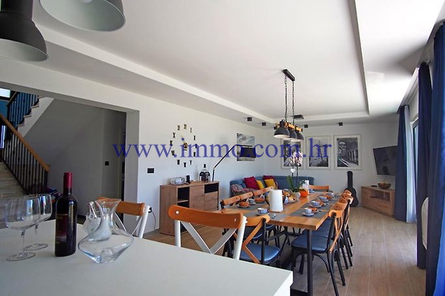 Casa, 200 m2, Vendita, Trogir