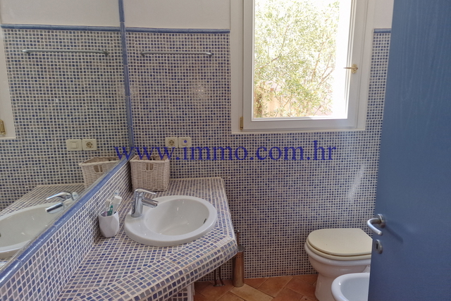 ARHIPELAG KORNATI. KUĆA U PRVOM REDU DO MORA