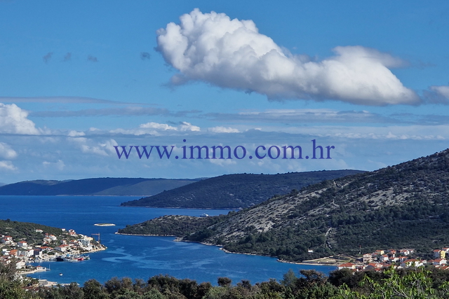 UNIQUE LAND PLOT NEAR TROGIR