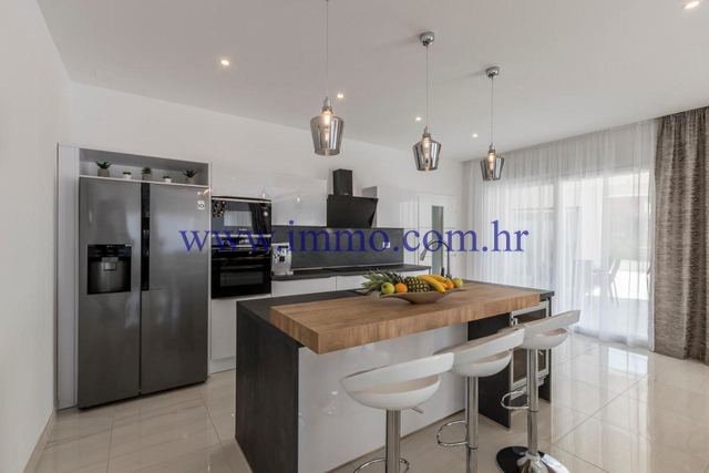 Casa, 350 m2, Vendita, Split