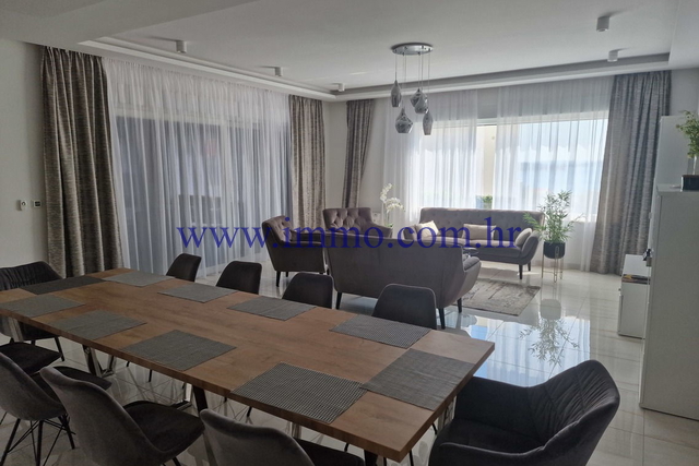 Casa, 350 m2, Vendita, Split