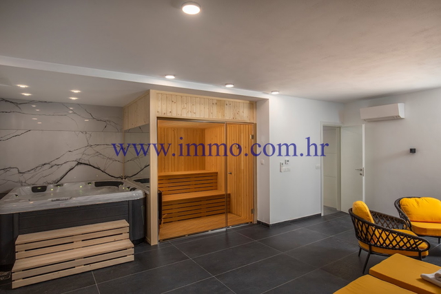 Casa, 225 m2, Vendita, Opatija