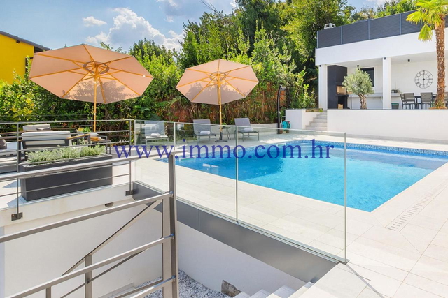 Casa, 250 m2, Vendita, Opatija