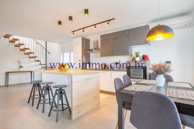 Casa, 250 m2, Vendita, Opatija