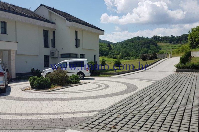 TUHELJ, EDIFICIO RESIDENZIALE E COMMERCIALE SU UN GRANDE TERRENO, OTTIMA OCCASIONE!