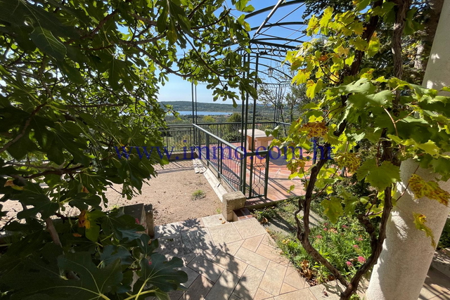 A BEAUTIFUL HOUSE WITH A SEA VIEW IN THE SUBURB OF SIBENIKA