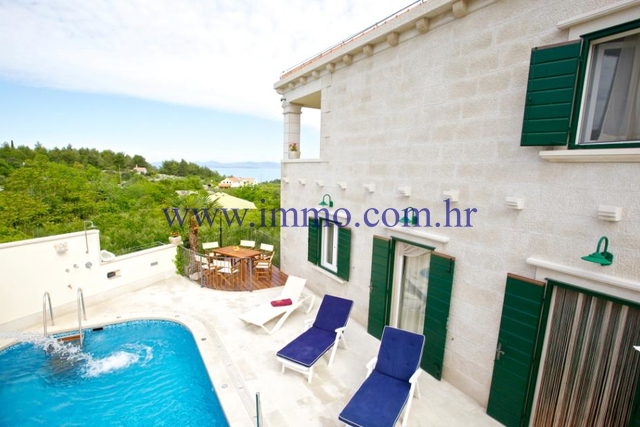 BRAČ, VILLA WITH SWIMMING POOL