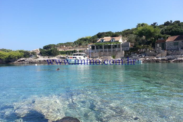 VIS, STONE VILLA IN THE FIRST ROW TO THE SEA