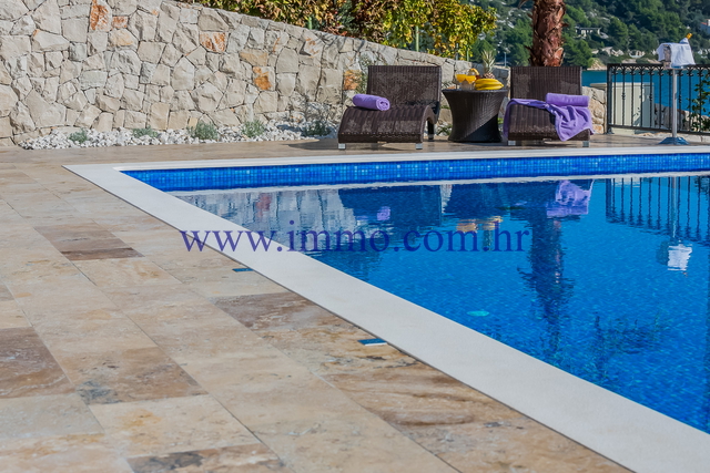 VILLA WITH SWIMMING POOL, NEAR THE BEACH, 15 KM FROM TROGIR