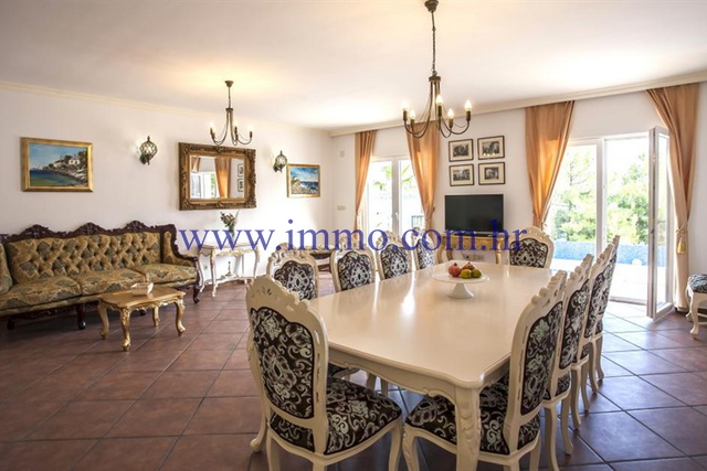 VILLA WITH SWIMMING POOL, NEAR THE BEACH, 15 KM FROM TROGIR